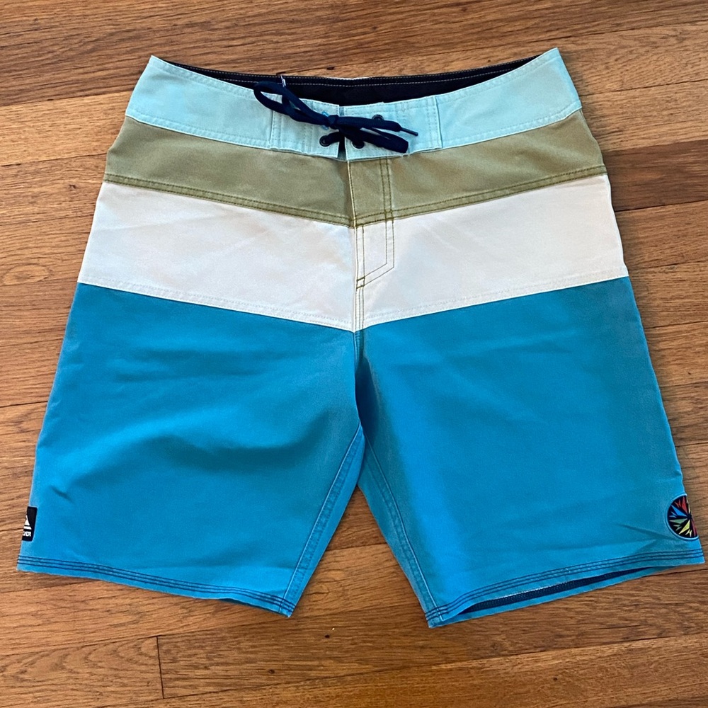 Quicksilver Men’s color block Board Shorts